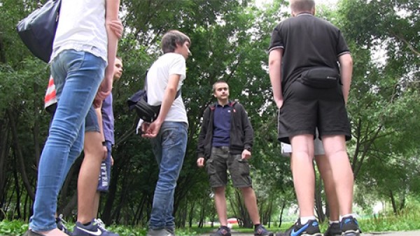 Подростки устроили охоту на детей-геев в Москве смотреть онлайн бесплатно,