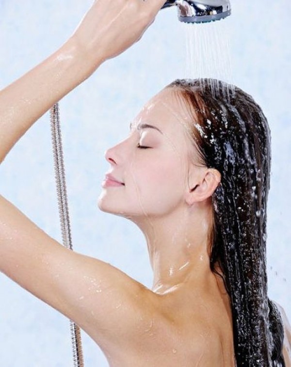 Русские девки моются в душе перед камерой