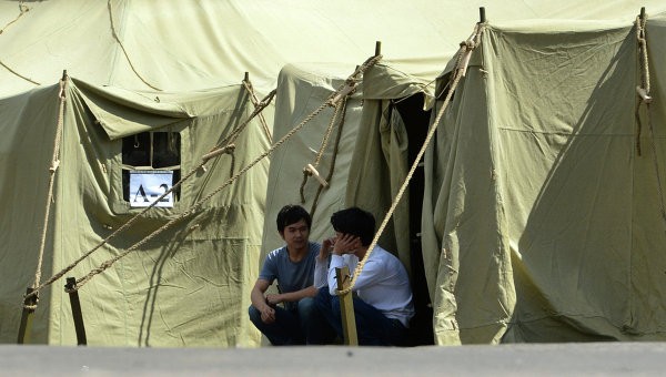 В 3 палатках жили. Палаточный лагерь мигрантов. Мигранты в палатках. Палаточный лагерь в востоке. Палаточный городок для граждан.