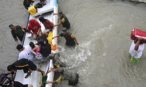 В результате разгула стихии в Мексики увеличивается количество жертв