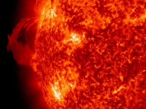 Сегодня ожидается магнитная буря из-за выброса солнечной плазмы