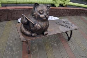 Памятник героическому коту Семену появился в Мурманске